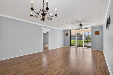 Condo in Lake Worth, Florida, 2 bedrooms  № 2251477 - photo 18