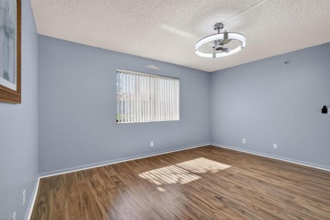 Condo in Lake Worth, Florida, 2 bedrooms  № 2251477 - photo 24