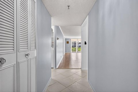 Condo in Lake Worth, Florida, 2 bedrooms  № 2251477 - photo 3