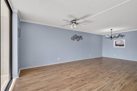 Condo in Lake Worth, Florida, 2 bedrooms  № 2251477 - photo 19