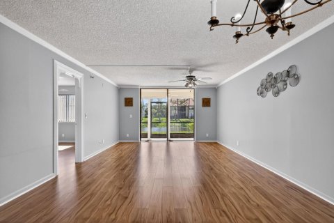 Condo in Lake Worth, Florida, 2 bedrooms  № 2251477 - photo 17