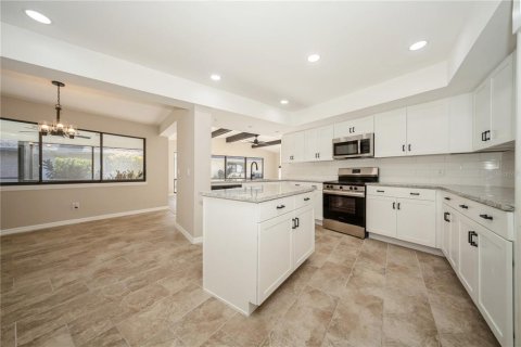 Casa en venta en Tampa, Florida, 4 dormitorios, 245.35 m2 № 1540312 - foto 13