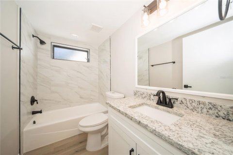 Casa en venta en Tampa, Florida, 4 dormitorios, 245.35 m2 № 1540312 - foto 9
