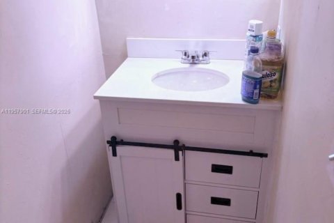 Снять в аренду виллу или дом в Форт Майерс, Флорида 4 спальни, № 2020748 - фото 12