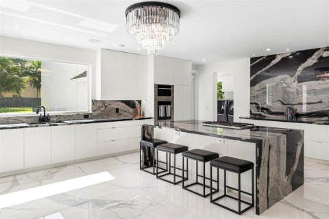 Villa ou maison à louer à Palmetto Bay, Floride: 7 chambres, 755.2 m2 № 1956730 - photo 9