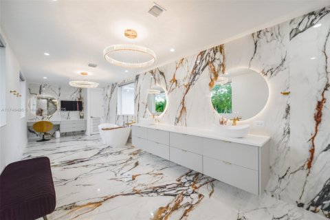 Villa ou maison à louer à Palmetto Bay, Floride: 7 chambres, 755.2 m2 № 1956730 - photo 17