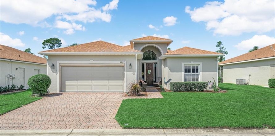 House in Lake Wales, Florida 3 bedrooms, 171.59 sq.m. № 2151177