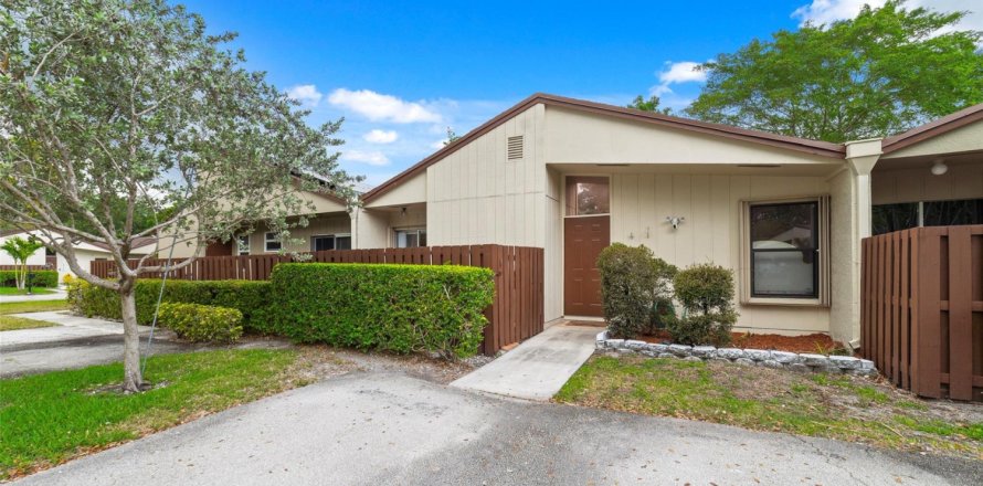 Adosado en Boca Raton, Florida 3 dormitorios, 111.48 m2 № 1146178