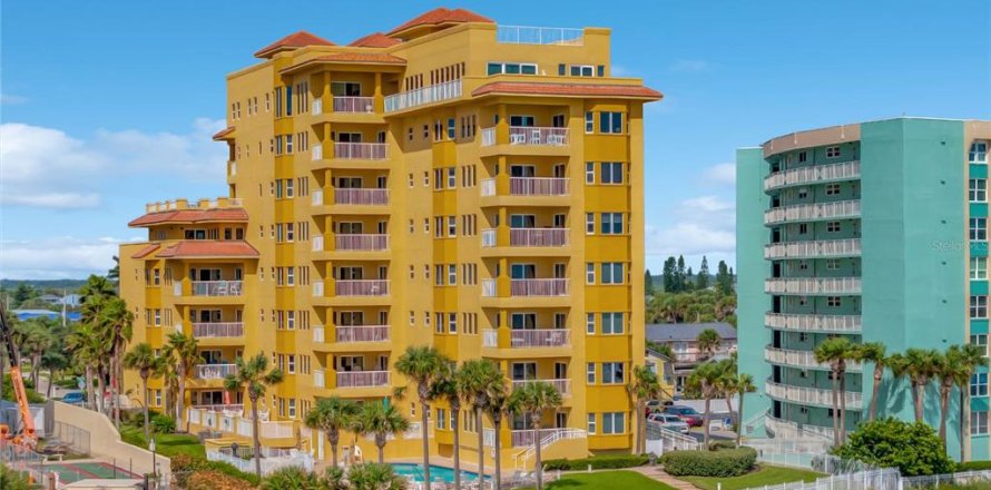 Condo in New Smyrna Beach, Florida, 3 bedrooms № 1382472