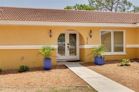 House in Palm Harbor, Florida 3 bedrooms, 152.55 sq.m. № 1745515 - photo 5