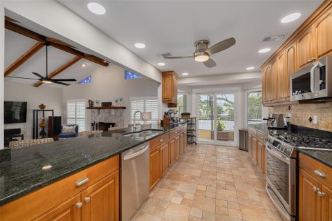 House in Palm Harbor, Florida 3 bedrooms, 152.55 sq.m. № 1745515 - photo 10