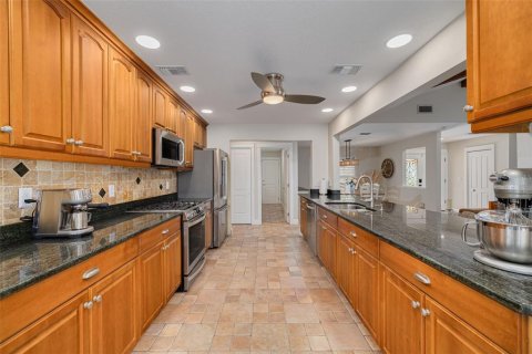 House in Palm Harbor, Florida 3 bedrooms, 152.55 sq.m. № 1745515 - photo 11