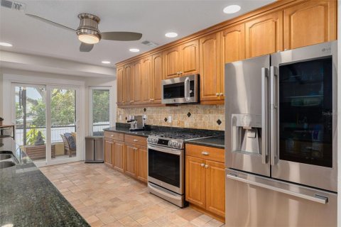 House in Palm Harbor, Florida 3 bedrooms, 152.55 sq.m. № 1745515 - photo 12
