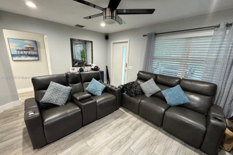 Villa ou maison à vendre à Hollywood, Floride: 2 chambres, 109.9 m2 № 1923946 - photo 3