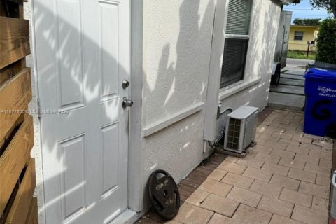 Villa ou maison à vendre à Hollywood, Floride: 2 chambres, 109.9 m2 № 1923946 - photo 27