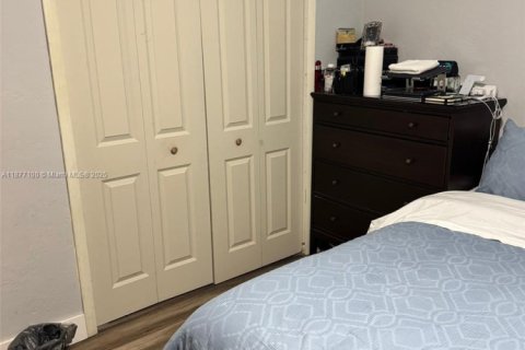 Villa ou maison à vendre à Hollywood, Floride: 2 chambres, 109.9 m2 № 1923946 - photo 22