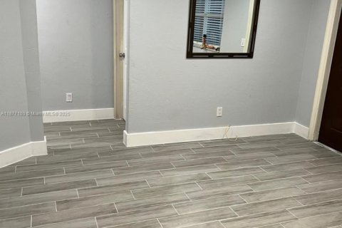 Villa ou maison à vendre à Hollywood, Floride: 2 chambres, 109.9 m2 № 1923946 - photo 6