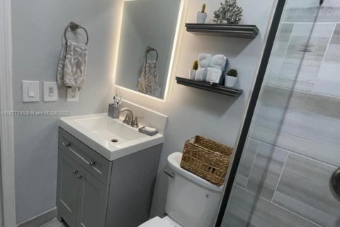 Villa ou maison à vendre à Hollywood, Floride: 2 chambres, 109.9 m2 № 1923946 - photo 14