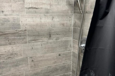 Villa ou maison à vendre à Hollywood, Floride: 2 chambres, 109.9 m2 № 1923946 - photo 16