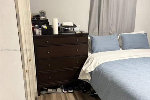 Villa ou maison à vendre à Hollywood, Floride: 2 chambres, 109.9 m2 № 1923946 - photo 23