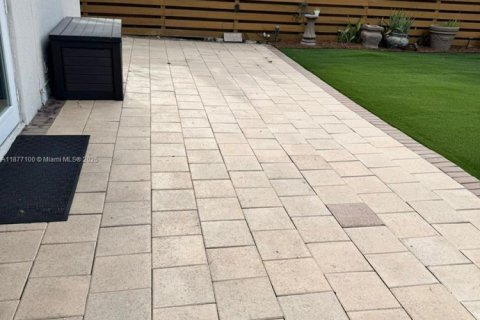 Villa ou maison à vendre à Hollywood, Floride: 2 chambres, 109.9 m2 № 1923946 - photo 29