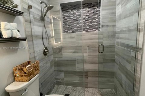 Villa ou maison à vendre à Hollywood, Floride: 2 chambres, 109.9 m2 № 1923946 - photo 12