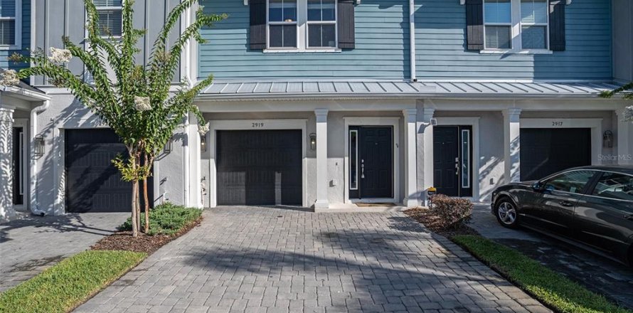 Townhouse in Tampa, Florida 3 bedrooms, 175.03 sq.m. № 1808102