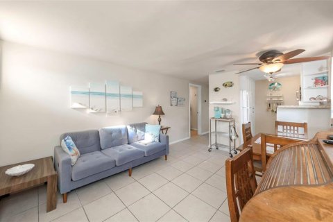 Condo in Dunedin, Florida, 2 bedrooms  № 2114952 - photo 10