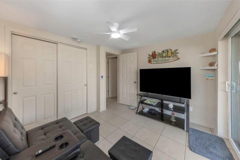 Condo in Dunedin, Florida, 2 bedrooms  № 2114952 - photo 22
