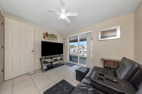 Condo in Dunedin, Florida, 2 bedrooms  № 2114952 - photo 20