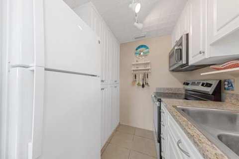 Condo in Dunedin, Florida, 2 bedrooms  № 2114952 - photo 16
