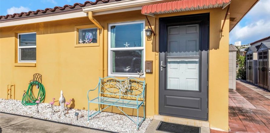 Condo in Dunedin, Florida, 2 bedrooms  № 2114952