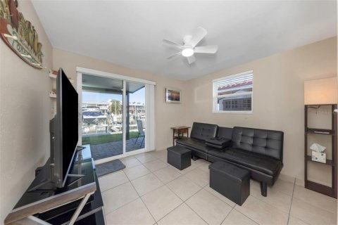 Condo in Dunedin, Florida, 2 bedrooms  № 2114952 - photo 19