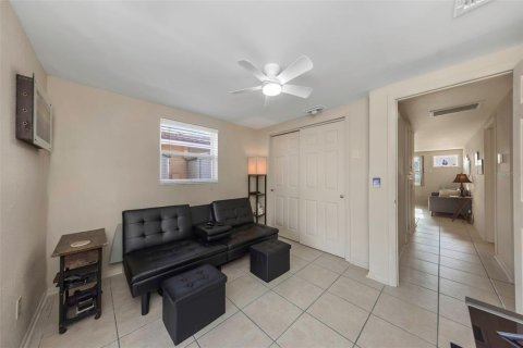 Condo in Dunedin, Florida, 2 bedrooms  № 2114952 - photo 21