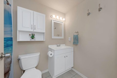 Condo in Dunedin, Florida, 2 bedrooms  № 2114952 - photo 24