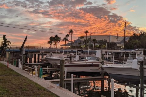 Condo in Dunedin, Florida, 2 bedrooms  № 2114952 - photo 8