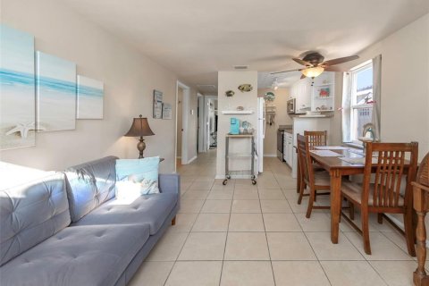 Condo in Dunedin, Florida, 2 bedrooms  № 2114952 - photo 11