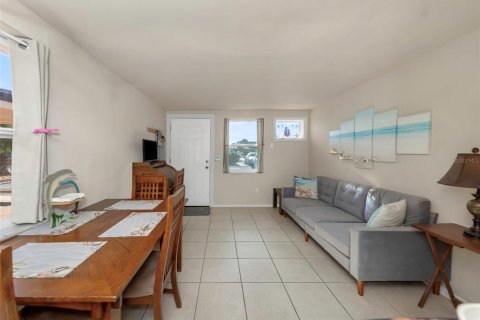 Condo in Dunedin, Florida, 2 bedrooms  № 2114952 - photo 13