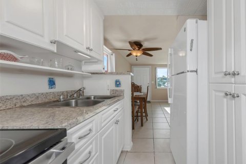 Condo in Dunedin, Florida, 2 bedrooms  № 2114952 - photo 15