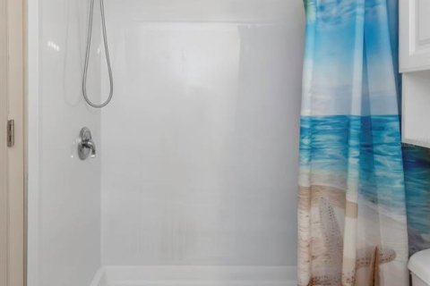 Condo in Dunedin, Florida, 2 bedrooms  № 2114952 - photo 25