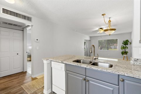 Condo in Palm Harbor, Florida, 1 bedroom  № 1670887 - photo 11