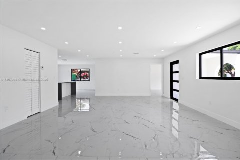 House in Palmetto Bay, Florida 4 bedrooms, 194.72 sq.m. № 1758900 - photo 3
