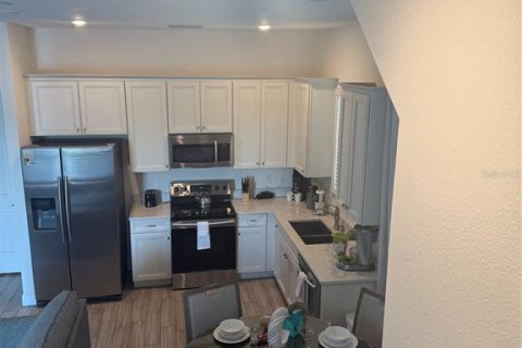 Villa ou maison à vendre à Kissimmee, Floride: 2 chambres, 110.37 m2 № 2135972 - photo 3