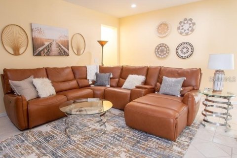 House in Belleair Beach, Florida 4 bedrooms, 282.05 sq.m. № 1750307 - photo 10