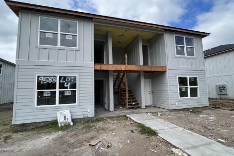 Commercial property in Jacksonville, Florida 8 bedrooms, 386.47 sq.m. № 875719 - photo 1