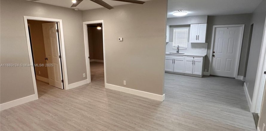 House in Pompano Beach, Florida 2 bedrooms, 264.49 sq.m. № 1929649