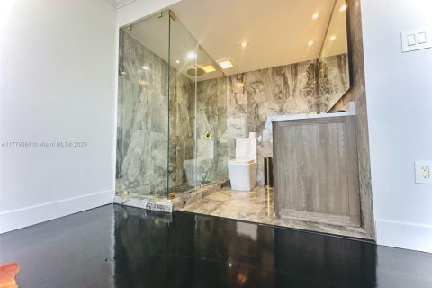 Condo in Miami, Florida, 2 bedrooms № 1698213 - photo 14