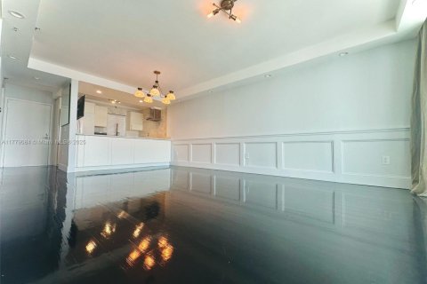 Condo in Miami, Florida, 2 bedrooms № 1698213 - photo 11