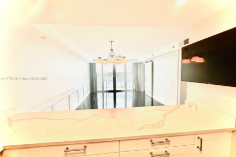 Condo in Miami, Florida, 2 bedrooms № 1698213 - photo 16