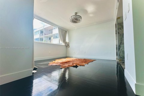Condo in Miami, Florida, 2 bedrooms № 1698213 - photo 12
